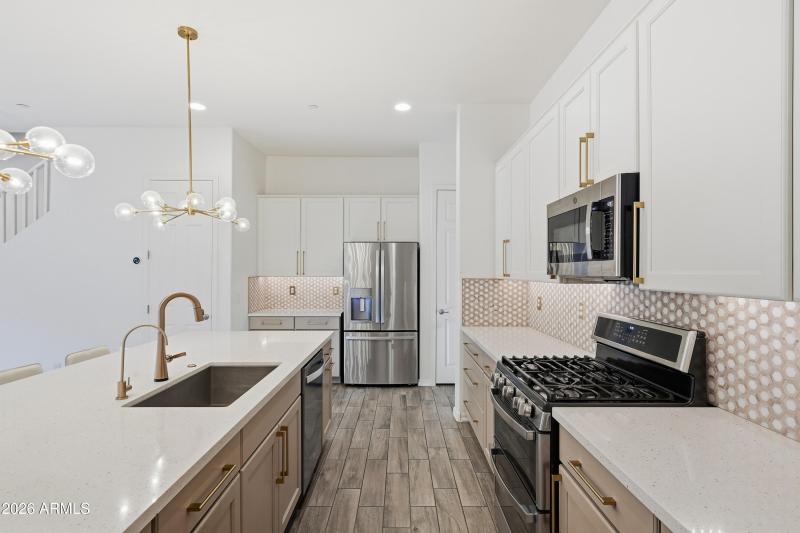 Upgraded kitchen, designer lighting