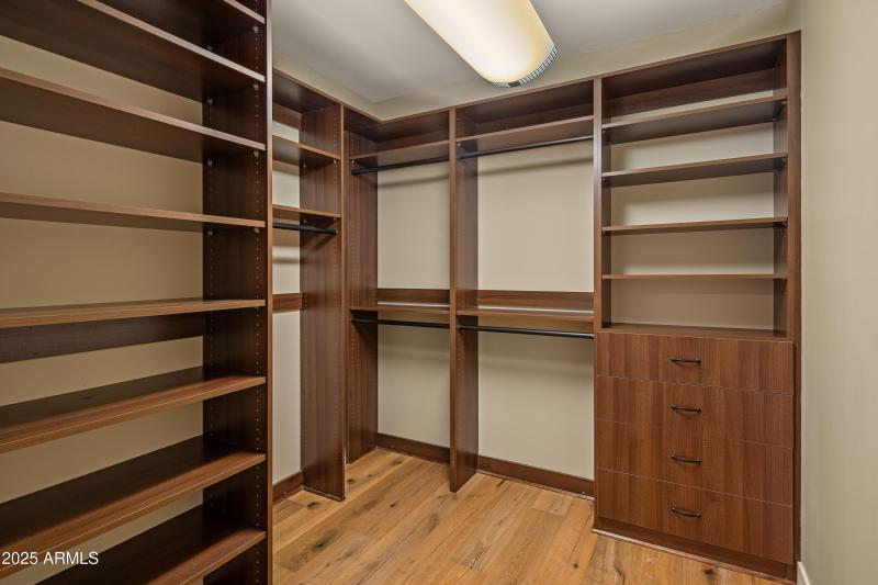 WALK-IN CUSTOM GUEST CLOSET