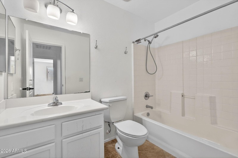 40-web-or-mls-32-W Amsterdam Rd