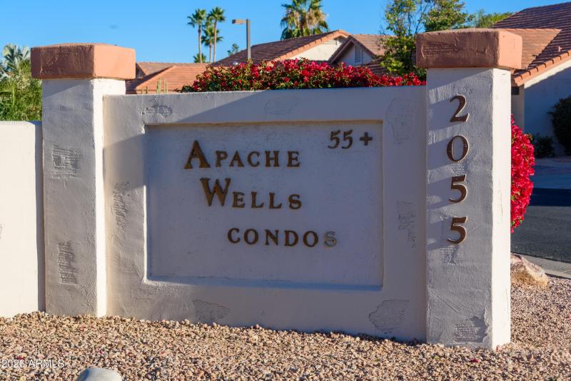 Apache Wells Entry Sign