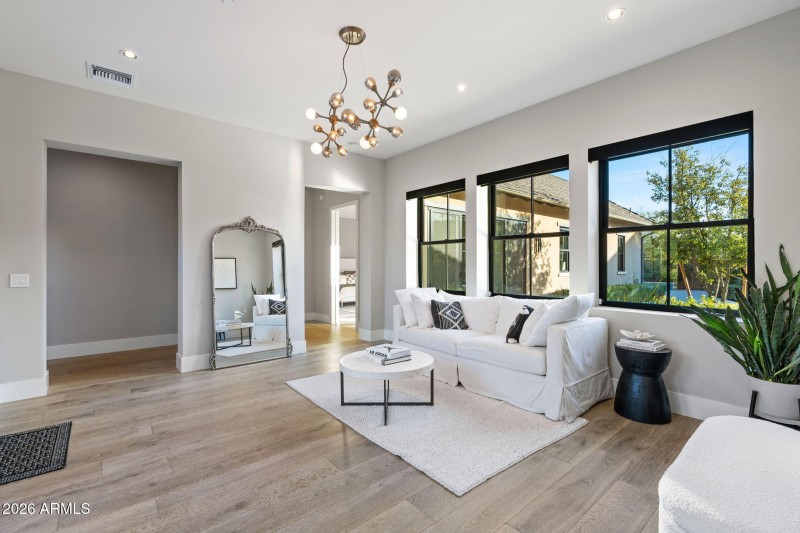 11-web-or-mls-22407-n-89th-st