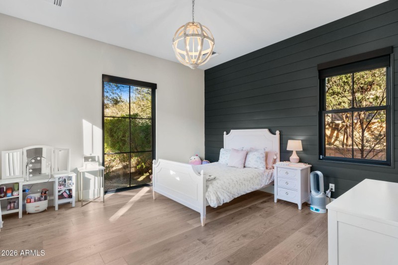 44-web-or-mls-22407-n-89th-st