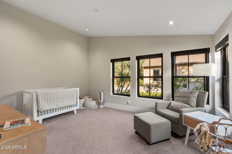 49-web-or-mls-22407-n-89th-st