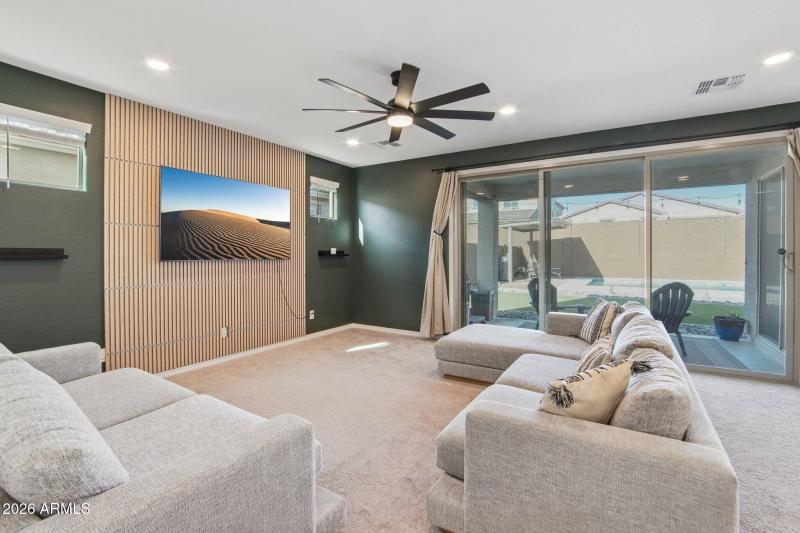 6-web-or-mls-Roma Ave-S1601-006