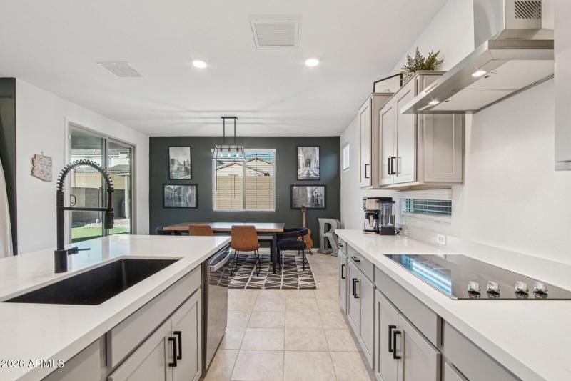 12-web-or-mls-Roma Ave-S1601-012