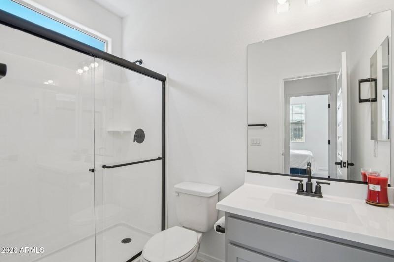 16-web-or-mls-Roma Ave-S1601-016