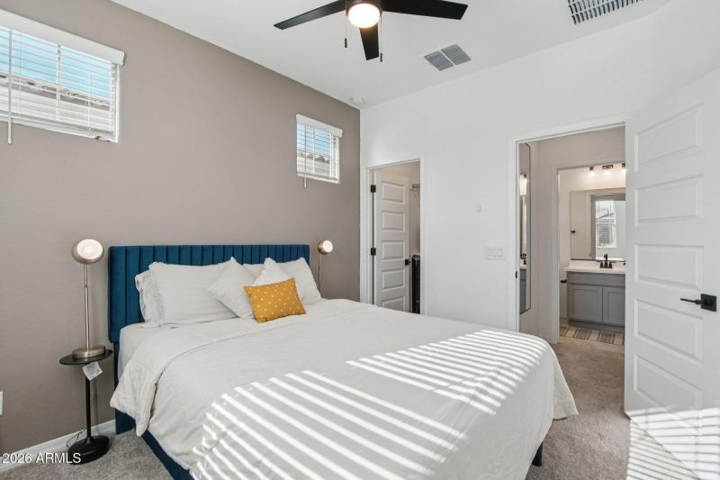 18-web-or-mls-Roma Ave-S1601-018