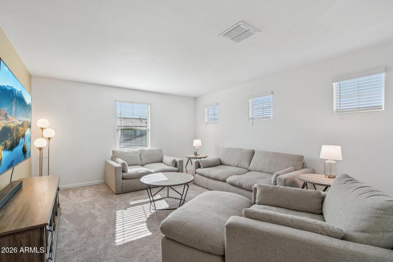 19-web-or-mls-Roma Ave-S1601-019