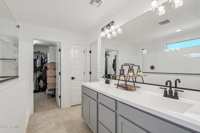 23-web-or-mls-Roma Ave-S1601-023