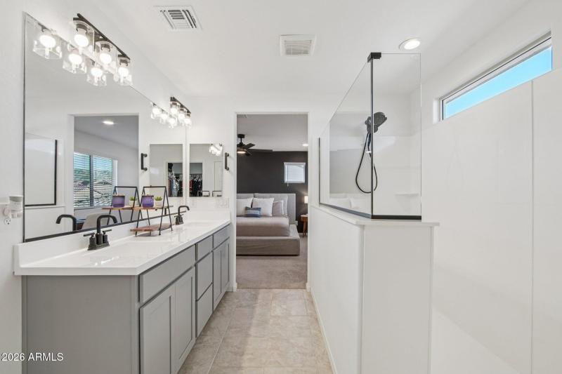 24-web-or-mls-Roma Ave-S1601-024