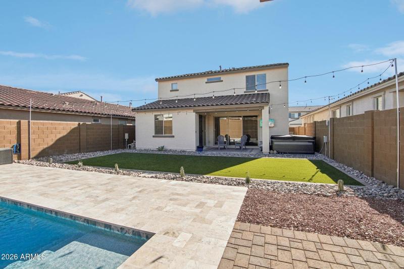 37-web-or-mls-Roma Ave-S1601-037