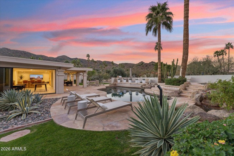 AZ Indoor_Outdoor Lifestyle Envy