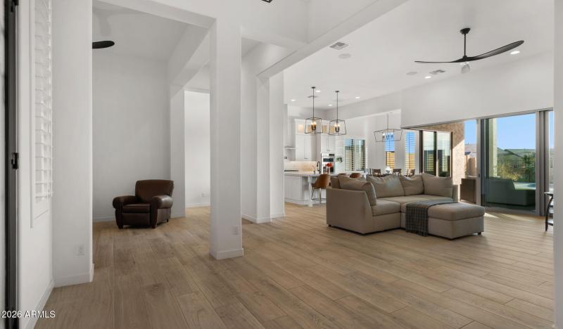 11-web-or-mls-Foyer View