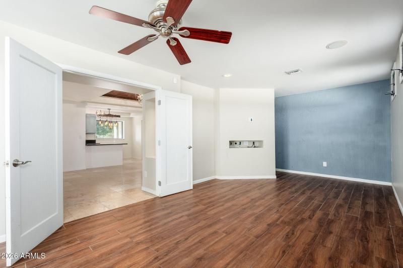 3002 E Glenrosa Ave, 01-15 - 11