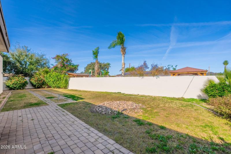 3002 E Glenrosa Ave, 01-15 - 17