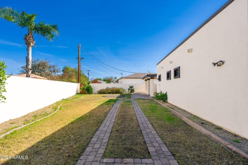 3002 E Glenrosa Ave, 01-15 - 19