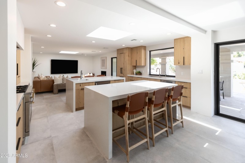 Eat-In Kitchen_Breakfast Island