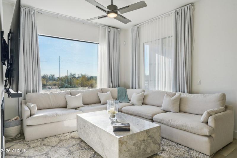 2-web-or-mls-E Deer Valley Dr-S1701-002