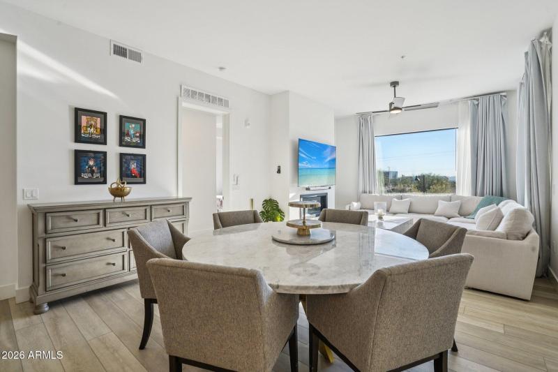 6-web-or-mls-E Deer Valley Dr-S1701-006