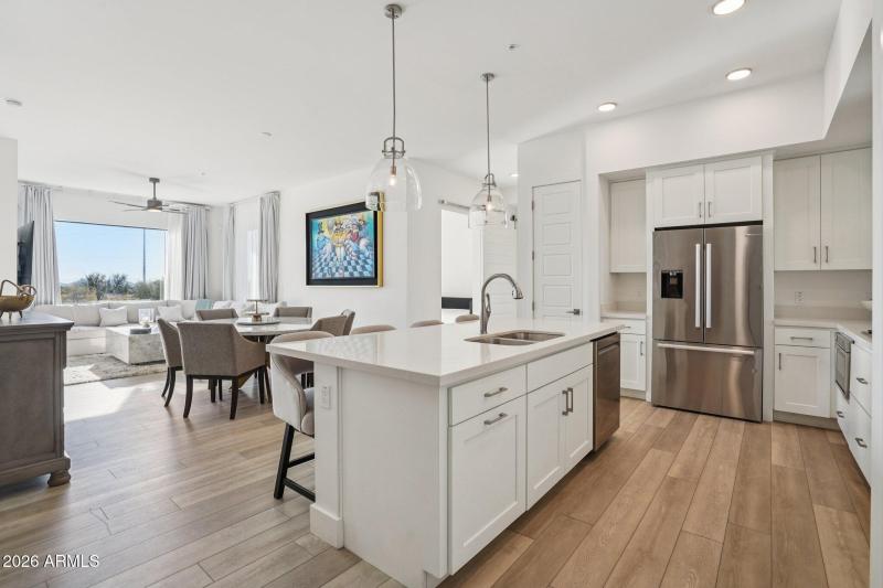 10-web-or-mls-E Deer Valley Dr-S1701-010