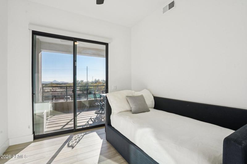 27-web-or-mls-E Deer Valley Dr-S1701-027