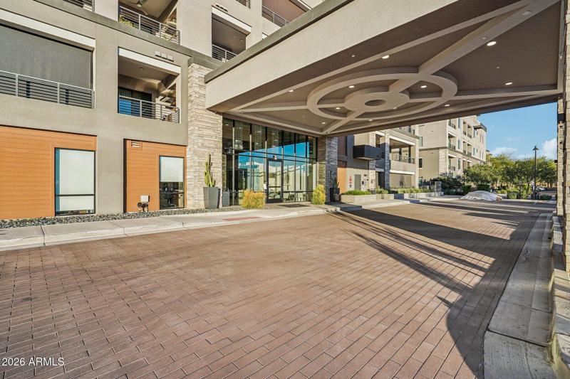 61-web-or-mls-E Deer Valley Dr-1701-901