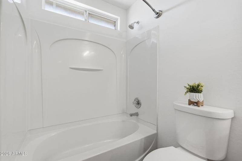 Upstairs Full Bathroom