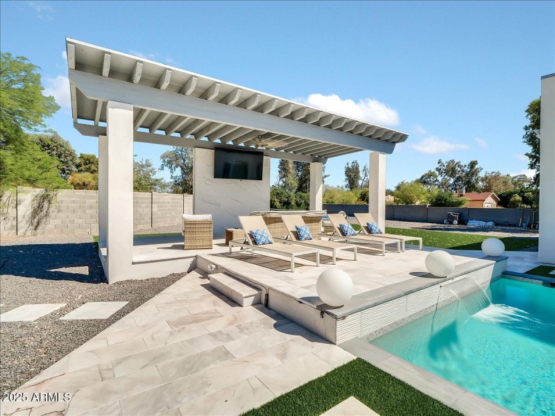 aa 76 n gazebo pool turf view 4-22