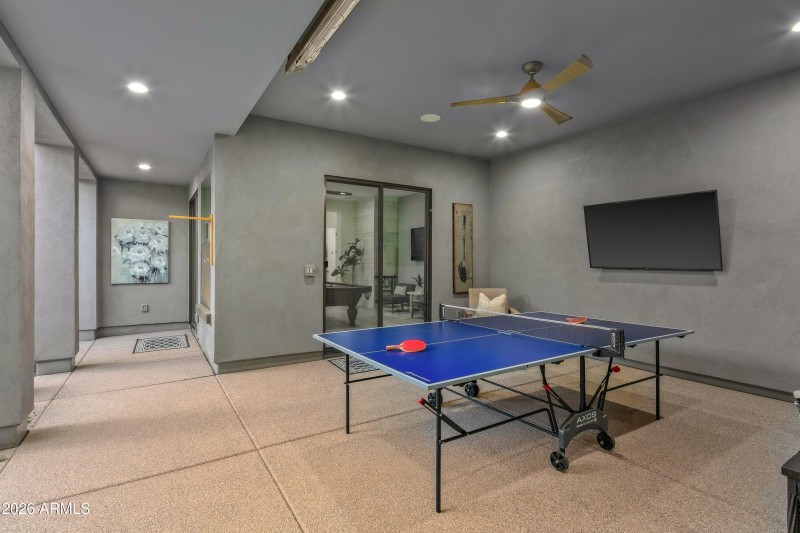 012_Courtyard Entertainment