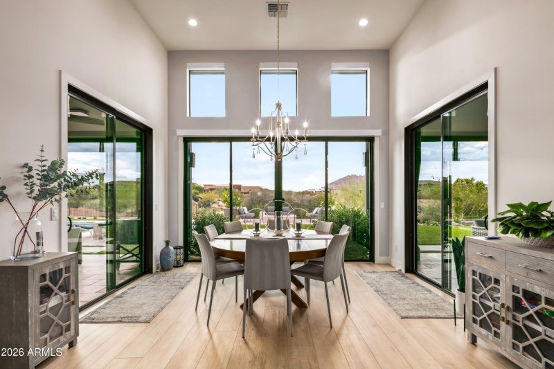 025_Dining with Views