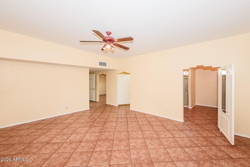 040 - 511 S. Clubhouse Lane