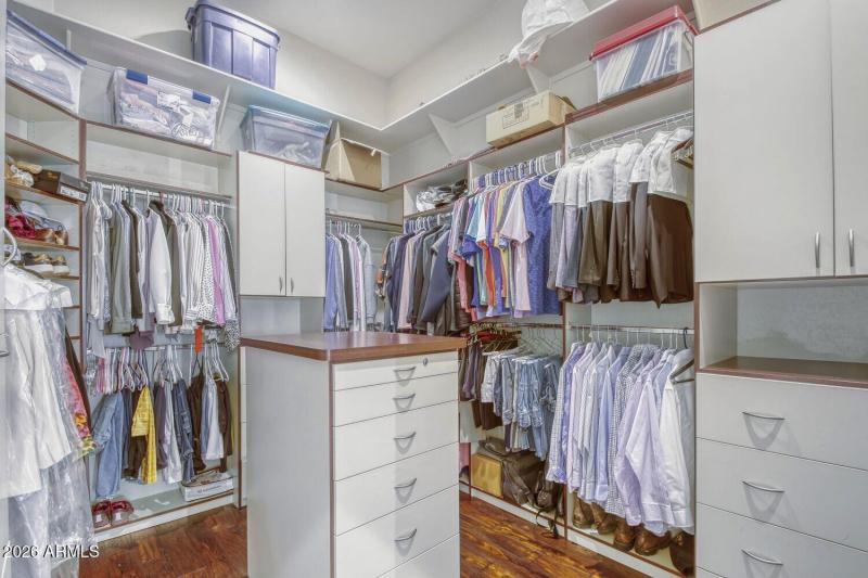 Large Master Bedroom Walk-In Closet