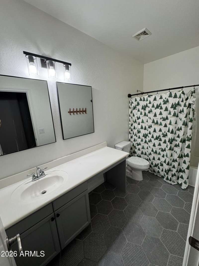 Buchholtz secondary bathroom 1 26