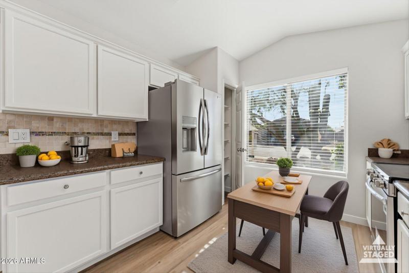 18-Kitchen (virtually staged)