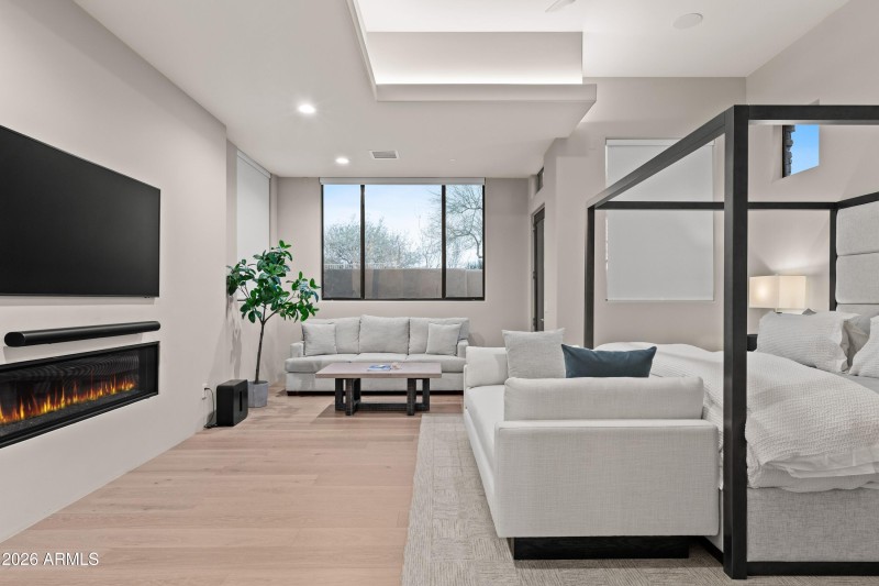 014_Dramatic Details