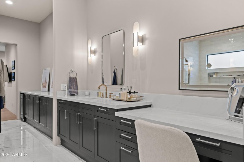 015_Luxury Primary Bath