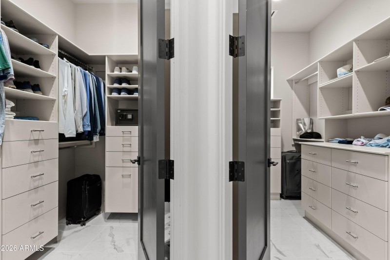 018_Dual Primary Walk-in Closets