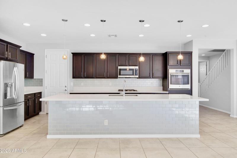 2C9D6E71-D7BF-4EE1-8638-886F10A9522D_1_2