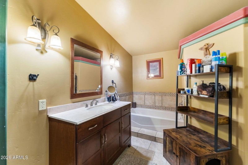 030__385 N Tomahawk Rd