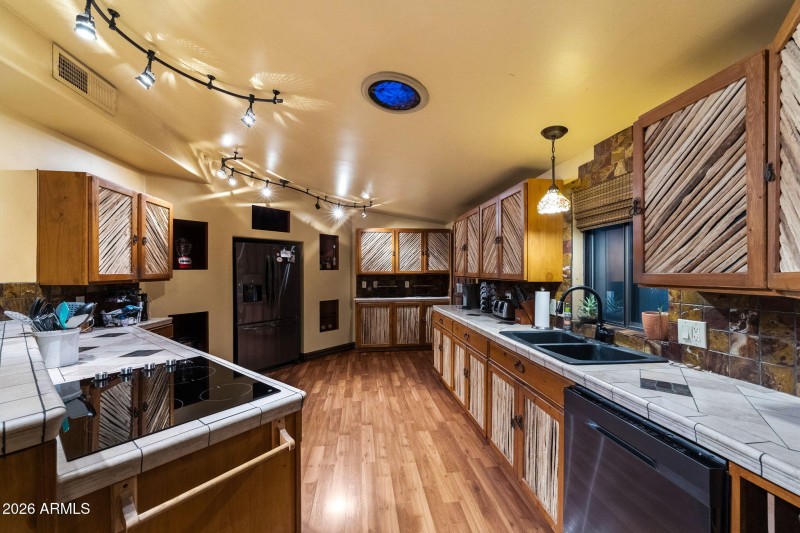 018__385 N Tomahawk Rd