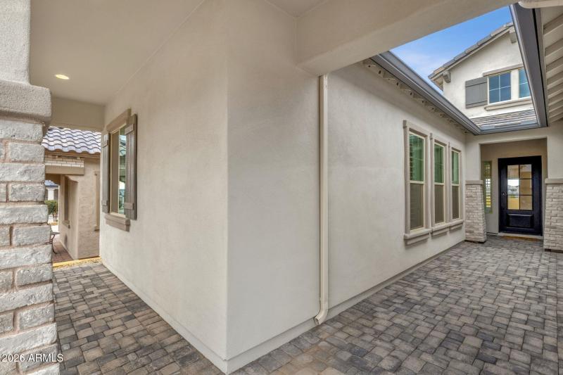 4-web-or-mls-5924-e-redmont-dr