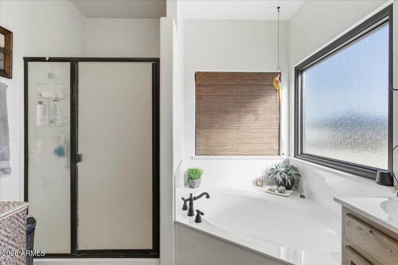 21-Primary Bathroom Tub & Shower