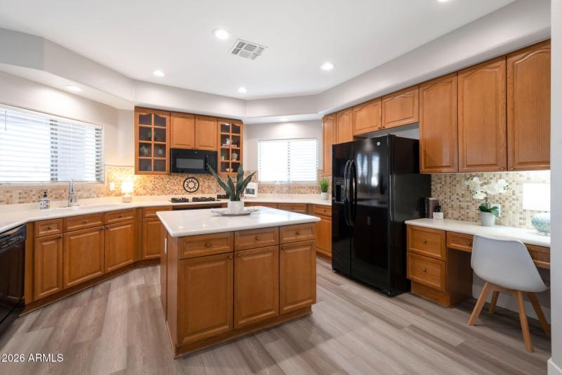 28-web-or-mls-Qp-9533