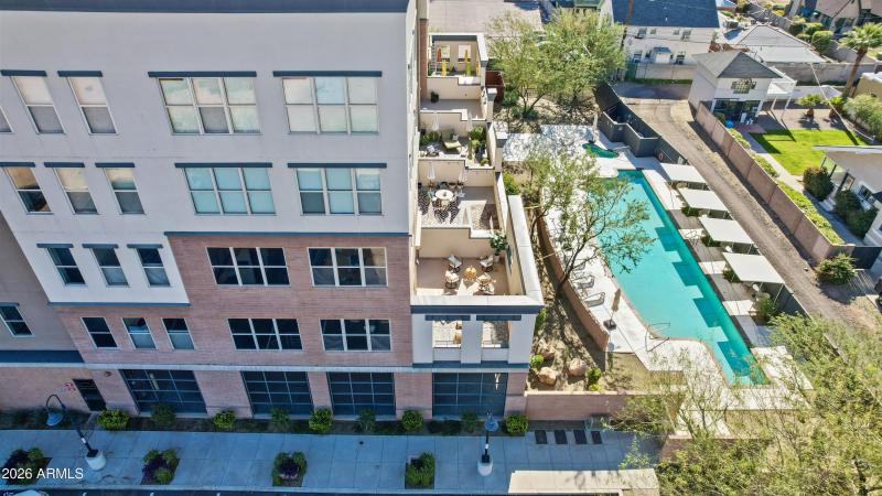 000F81B5-E931-41BE-BDF6-5C2C7D809A1D_1_2