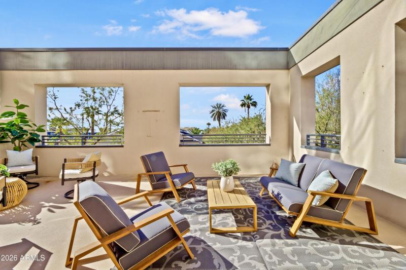 587EFD76-37A8-463C-8899-AFFA0A666F89_1_2