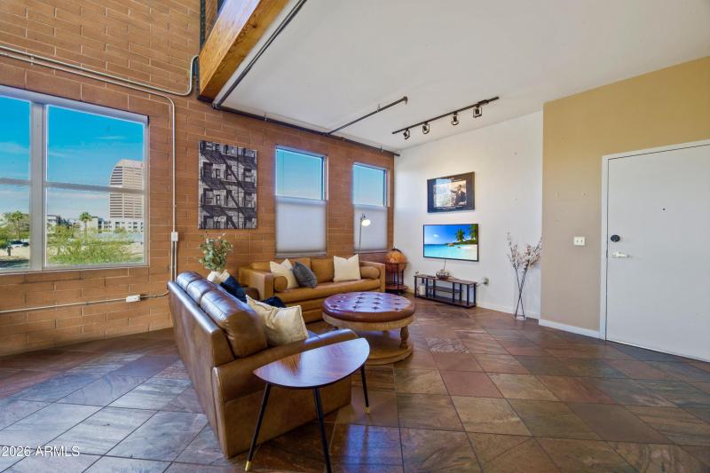 33CF07B7-B6E2-497B-B55B-C9E32D272858_1_2