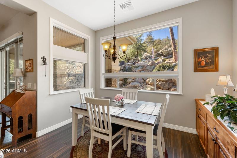 20-Breakfast Nook (1)