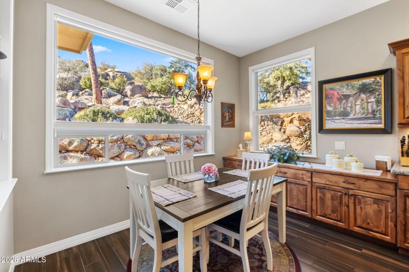 21-Breakfast Nook (2)