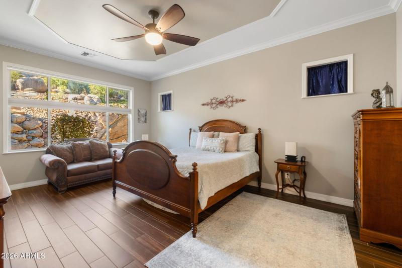 27-Primary Bedroom (1)