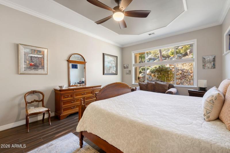 28-Primary Bedroom (2)